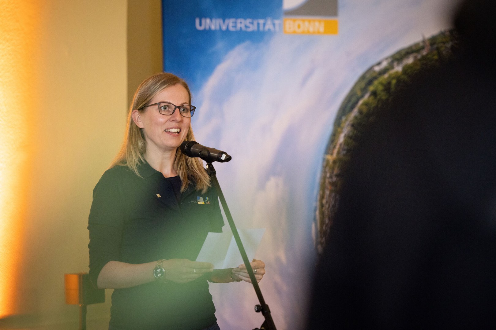 Anna Hollstegge hält eine Rede