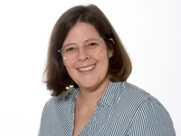 Julia Lindenberg (sie/ihr)